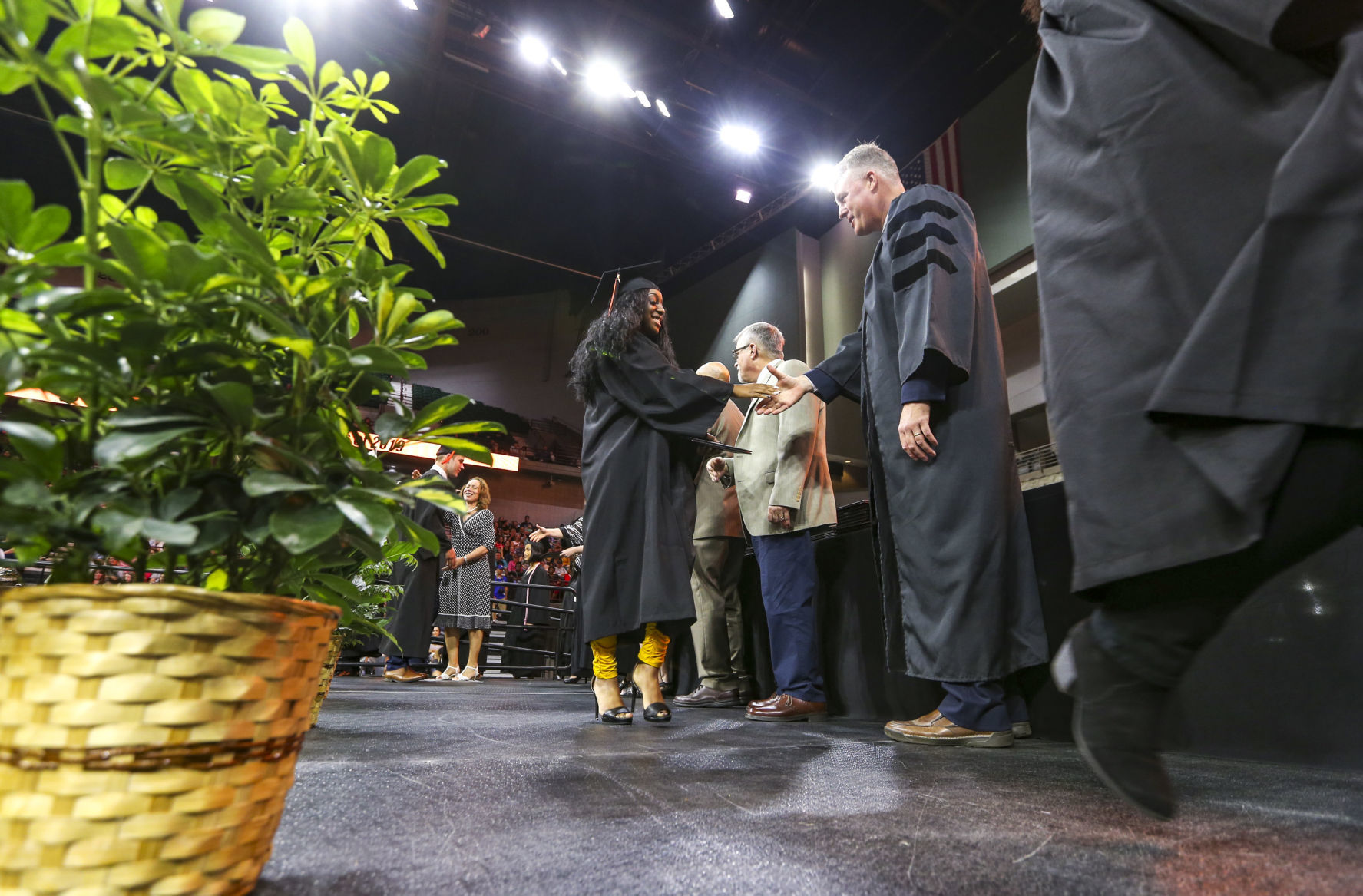 060219-mda-nws-uthsgrad-021